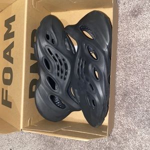 Yeezy foam runner (Onyx)